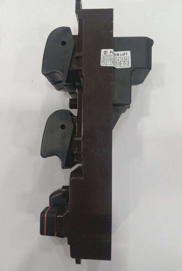 POWER WINDOW SWITCH INNOVA RH - Image 2