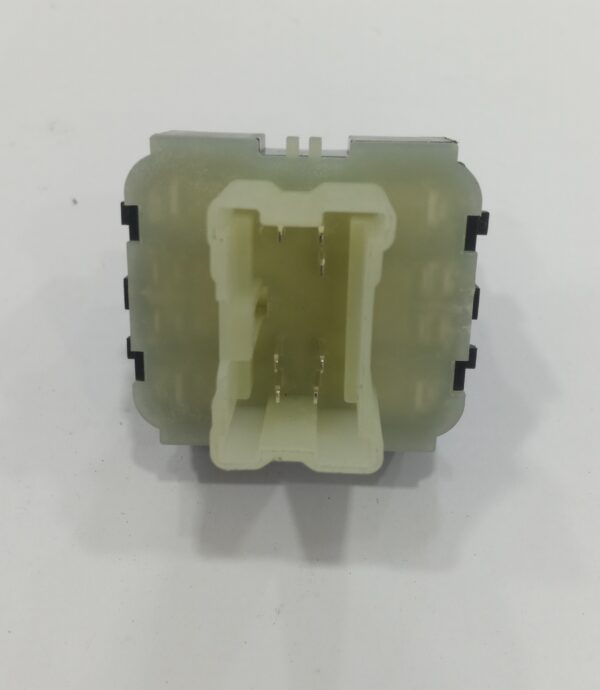 POWER WINDOW SWITCH DUSTER CREAM RH - Image 3