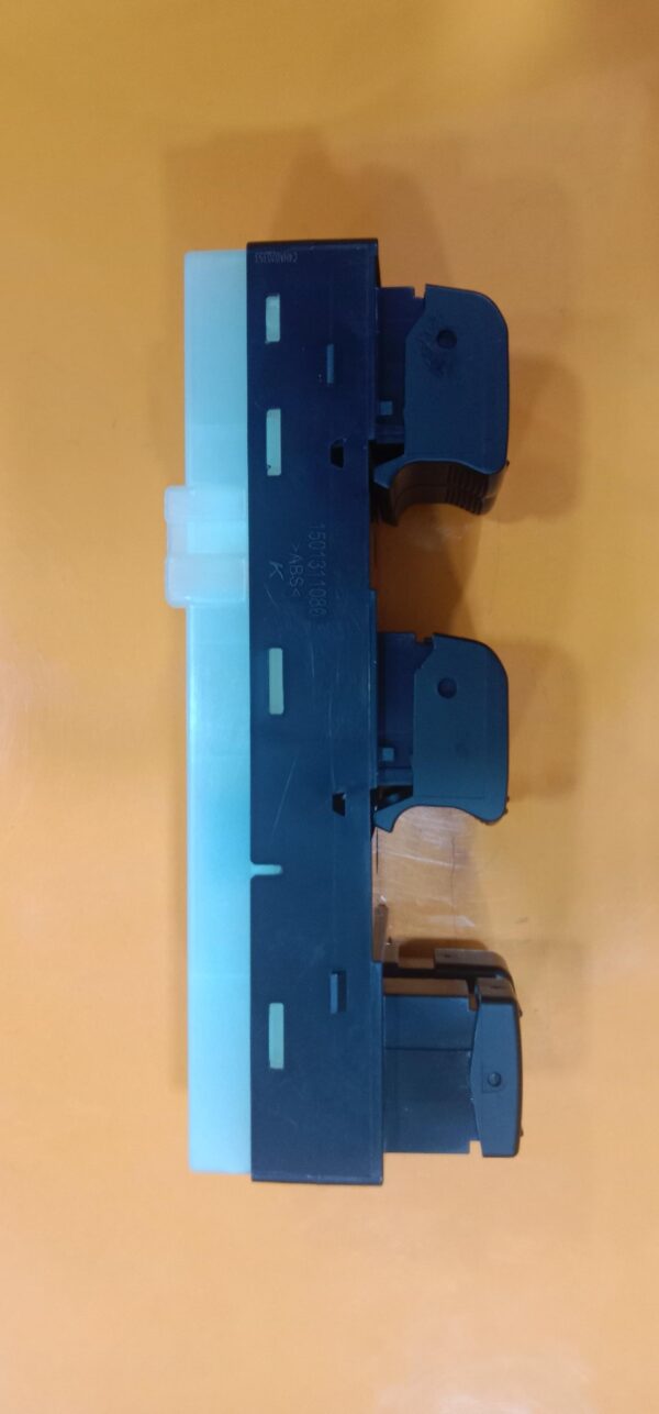 POWER WINDOW SWITCH  (MICRA RH) - Image 3