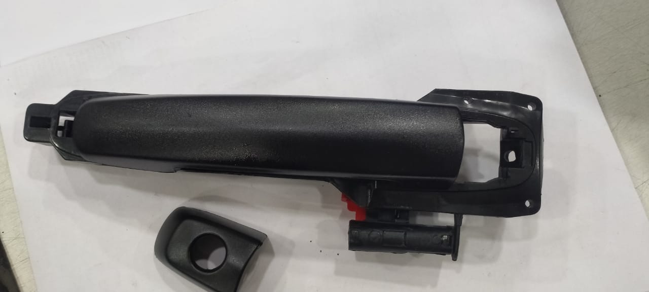 OUTER HANDLE ASSY SWIFT / ERTIGA/RITZ/ DEZIRE/VITARA/ S X 4/ with key hole with base Front RH