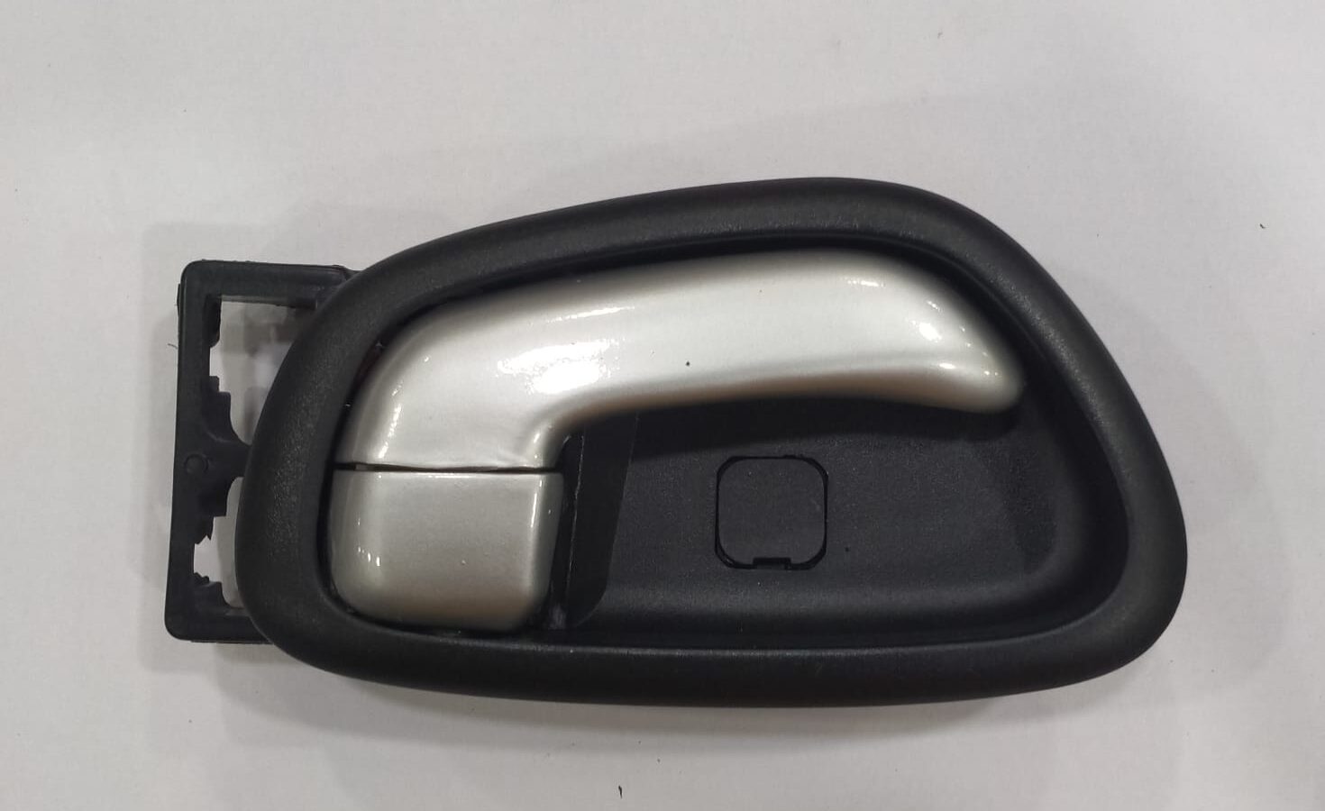 INSIDE DOOR OPNER I10 - RH