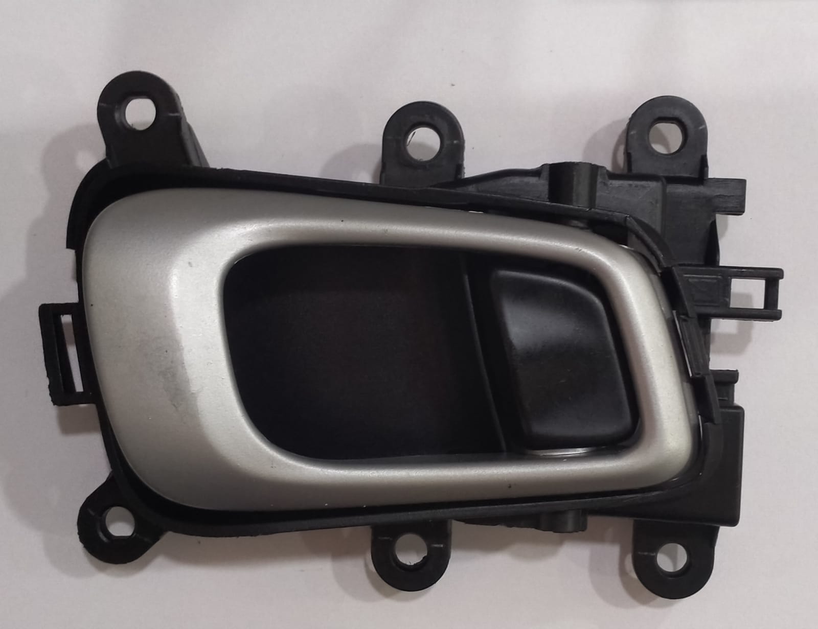 R.C LEVER LOCK ASSY VENUE SILVER FRONT - LH - Image 4