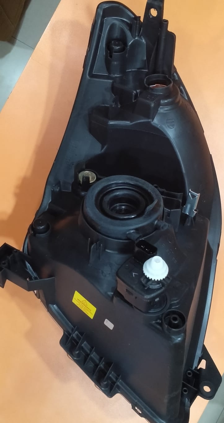 UNO MINDA HEAD LIGHT WITH MOTOR LH-SWFT T1 - Image 2