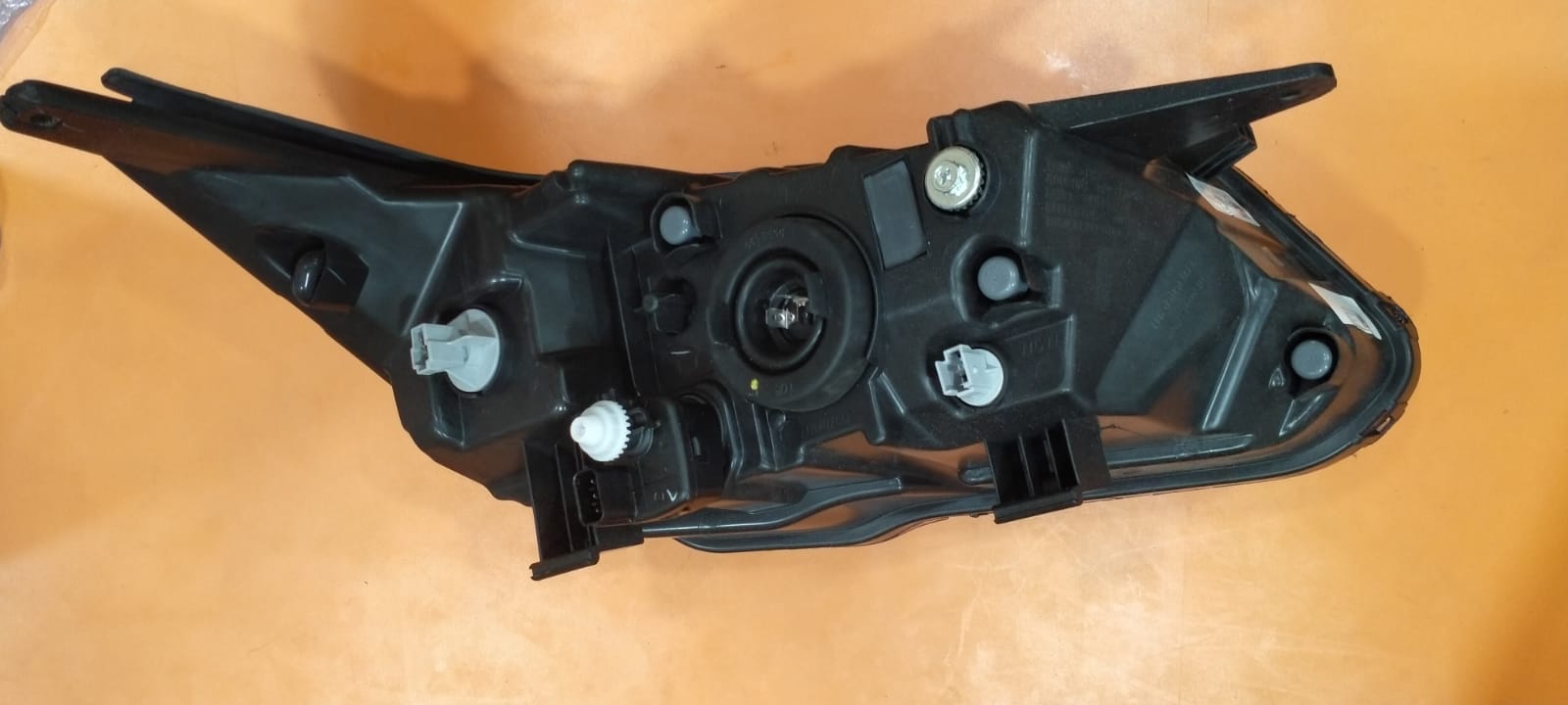 UNO MINDA HEAD LIGHT UNIT XUV 300 T1 -LH - Image 2