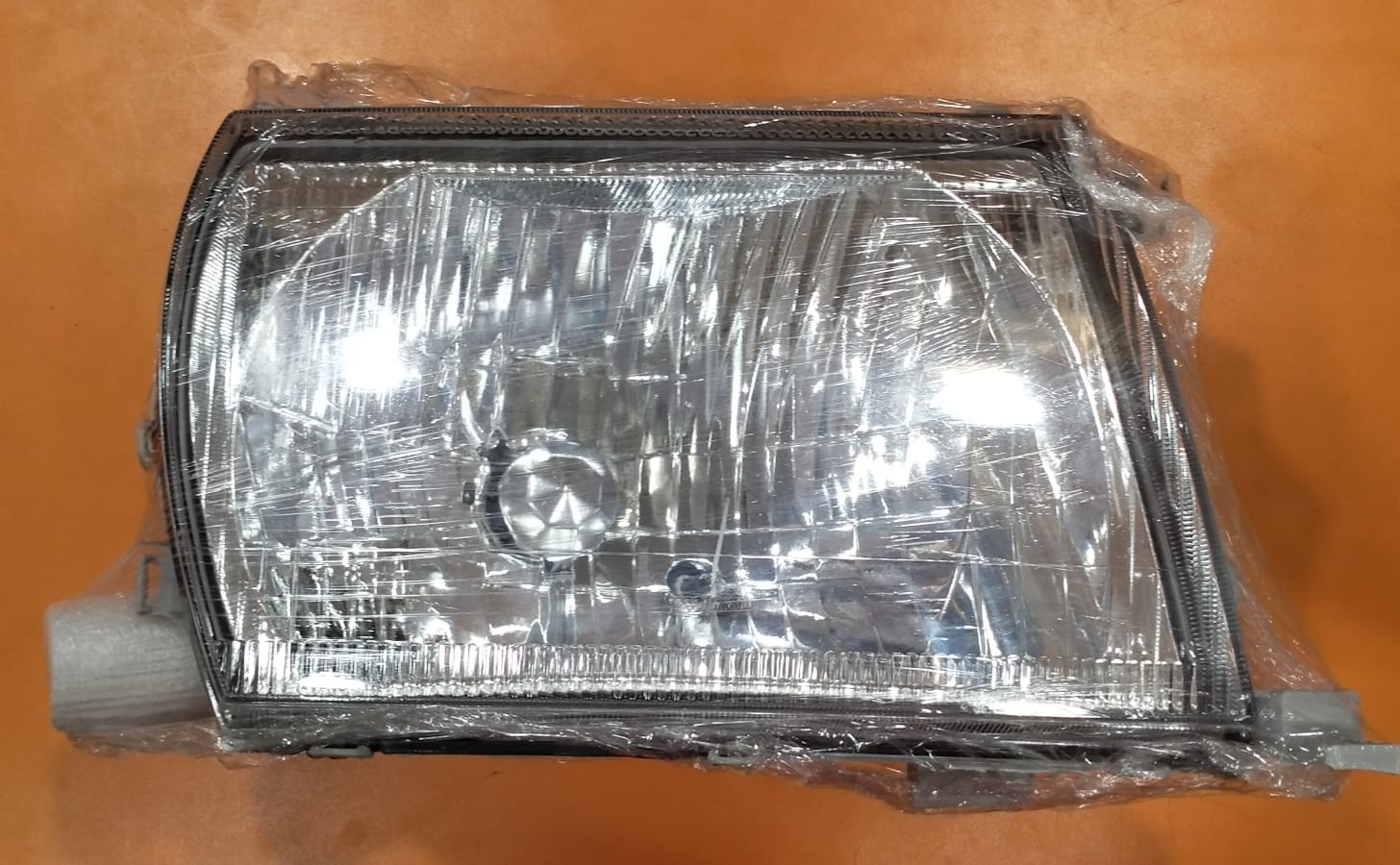 UNO MINDA HEAD LIGHT TOYOTA ETIOS/ LIVA- LH