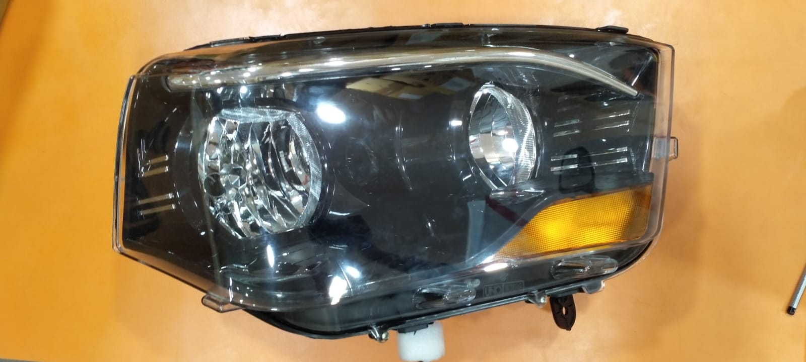 UNO MINDA HEAD LIGHT SCORPIO S10 AMBER -RH