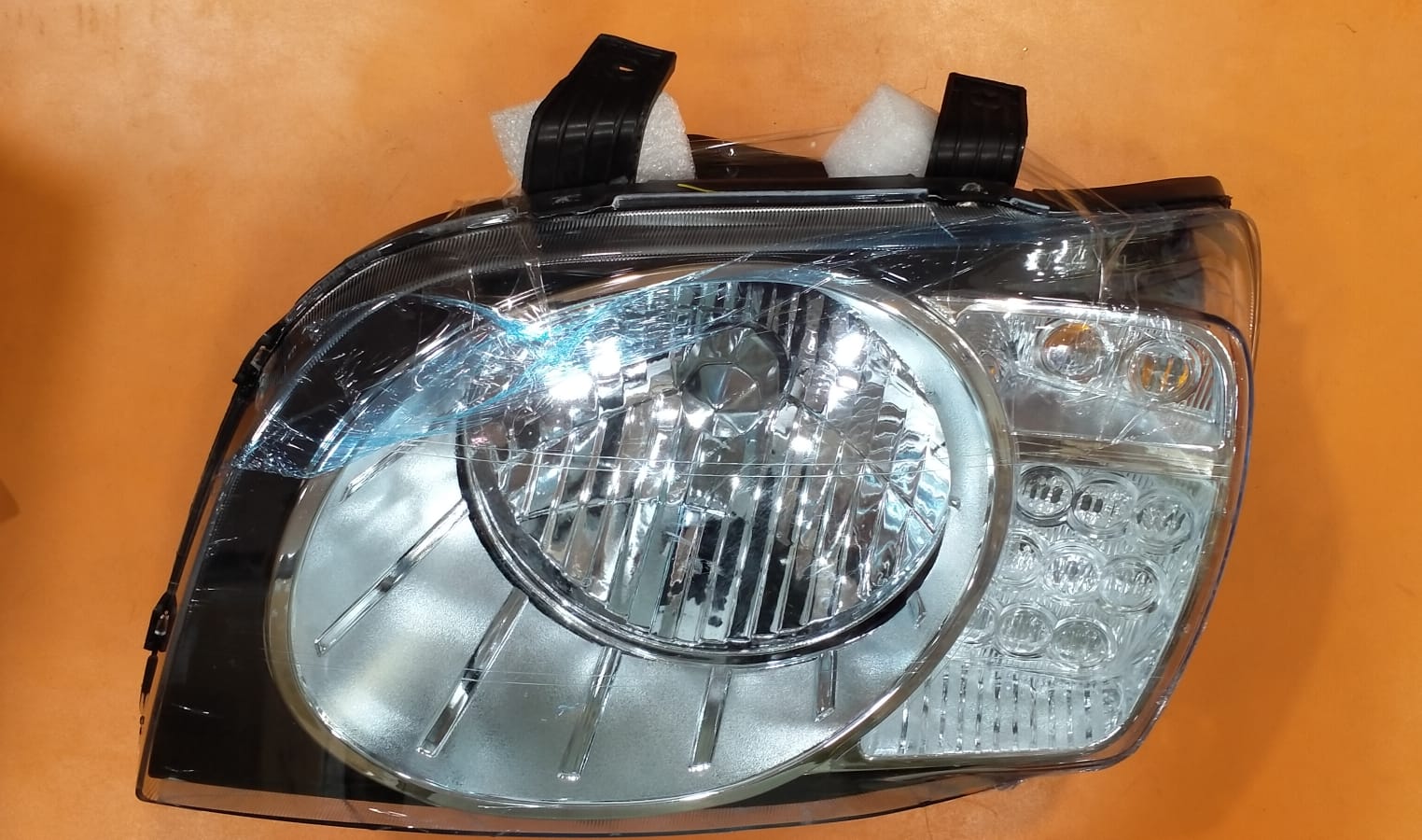 UNO MINDA HEAD LIGHT SCORPIO T2 WITH MOTOR-LH