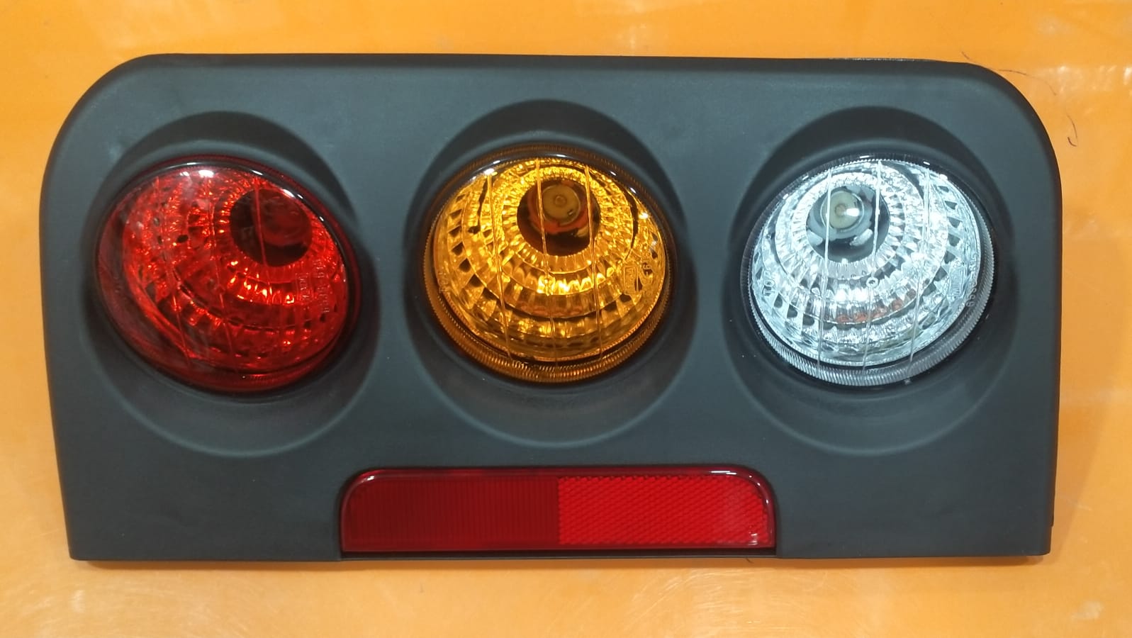 UNO MINDA TAIL LAMP TATA MAGIC -RH