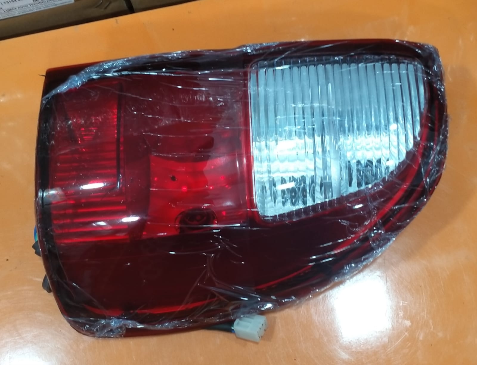 UNO MINDA TAIL LAMP TAVERA T2-RH