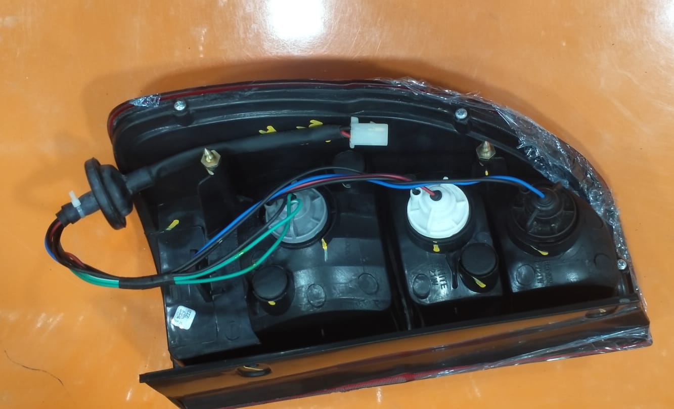 UNO MINDA TAIL LAMP TAVERA T2-RH - Image 2