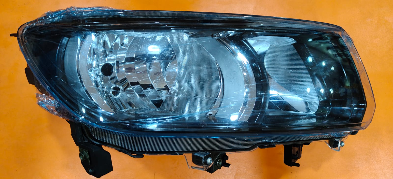 UNO MINDA HEAD LIGHT ASSY BREZZA WITH MOTOR (2016-2019)-RH