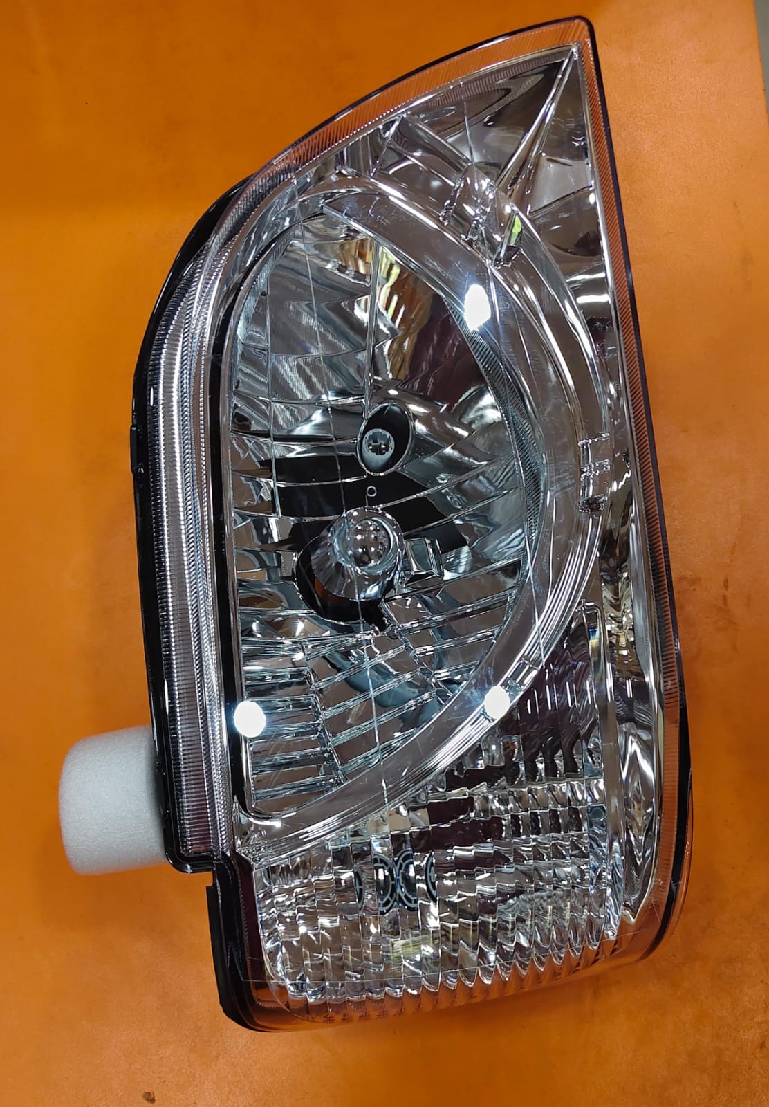 UNO MINDA EECO- RH WITH MOTOR HEAD LIGHT ASSEMBLY