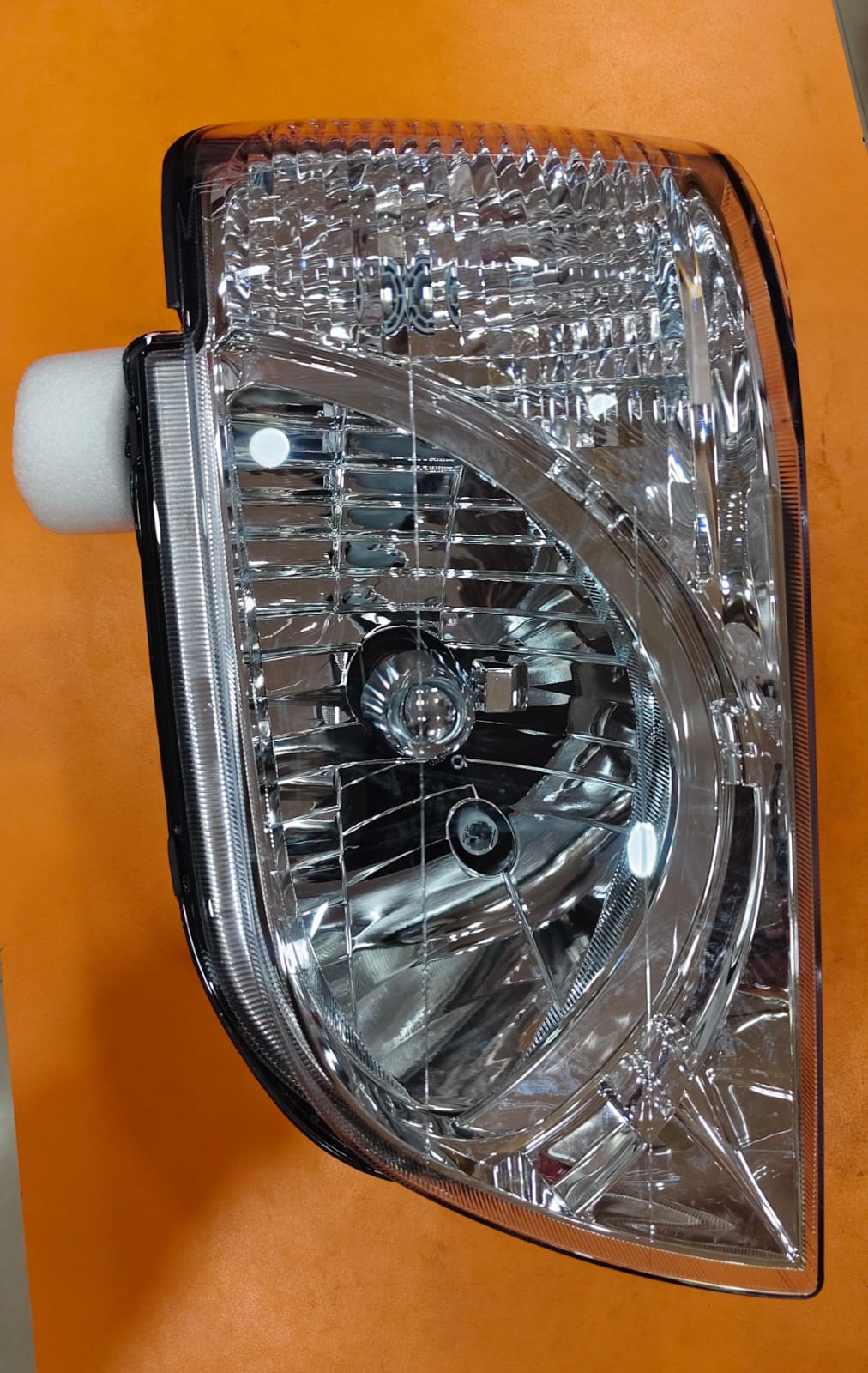 UNO MINDA EECO- LH WITH MOTOR HEAD LIGHT ASSEMBLY