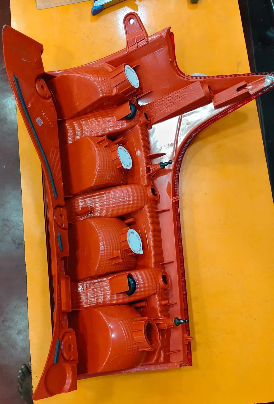 UNO MINDA XUV 500 TYPE 1 TAIL LIGHT ASSEMBLY -RH - Image 2